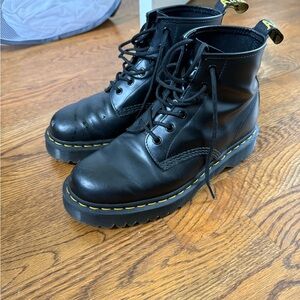 Dr. Martens boots leather size 9 men - 10 women